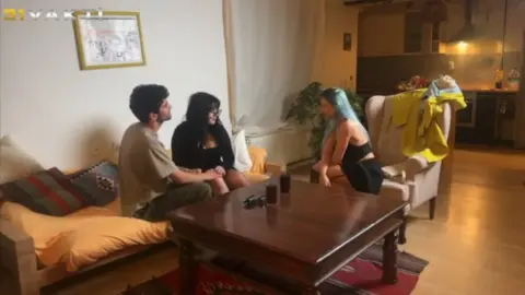 Kucak Dansında Babasını Azdırdı