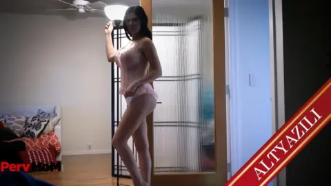 Üniversiteli Melis Götünü Dansöz Gibi Sallıyor
