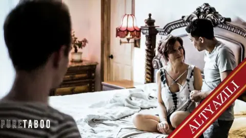 Kel Johnny Minik Çinlinin Taze Amcığını Tecrübesiyle Parçalıyor